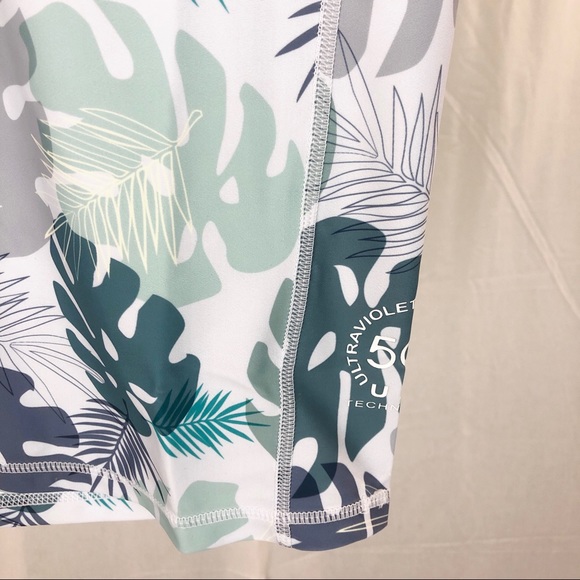 (C-12) Huge Sports Compression Surf Top Medium - Picture 3 of 6